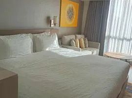 Novotel Residences Hotel Manila at Acqua
