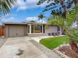 Seabreeze Bungalow Chic, Breezy Bungalow w/Gas Grill,Fireplace, A/C & Large Patio - Walk to Beach