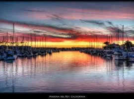 Villa Marina - Luxe, Spacious, Gated, 2 Master Suites in TRUE Marina Del Rey