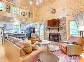 5 Mi to Dtwn Blue Ridge Spacious Cabin with Hot Tub