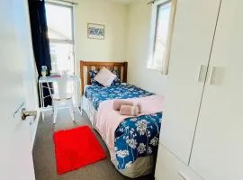 City Fringe Private Room - Your Urban Escape!