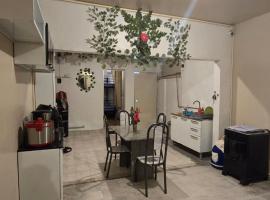 Hostel & Privativo, homestay ở Nin