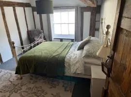 Harleston Norfolk Suffolk border Historic Cottage