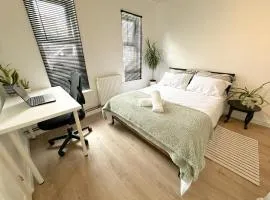 Guest Room in Basildon, Essex