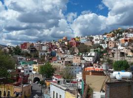 Low-Cost Guest House Casa Alebrije, hostal o pensión en Guanajuato