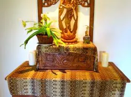 Manini Point Houseat Kealakekua Bay