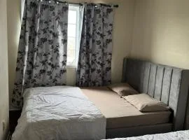 Relaxing Townhouse Room with Fast Toronto Access