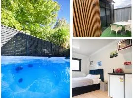 The Hideaway - Hot Tub - Flat Walk to Town