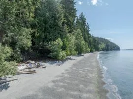 Sandy Beachfront, Hot Tub, Pet-friendly, Kayaking