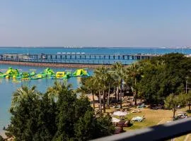 Delightful Waterfront Lagoon Views & Restaurants