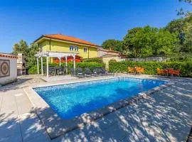 Stunning Apartment In Medulin With Wifi