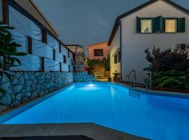 Four-Bedroom Holiday Home In Vir, hotel in Vir
