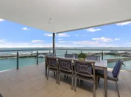 Majestic Waterfront Lagoon with Harbour Views & Cafes