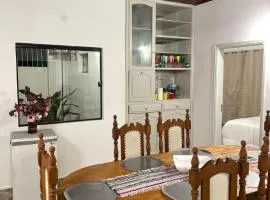 Amplia casa, patio y quincho a minutos de la capital