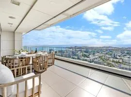Ultimate Penthouse Majestic Harbour Views & Pool