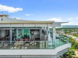 Premier Penthouse Serene Harbour Views BBQ & Pool