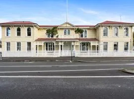 Historic Waterfront Appartment
