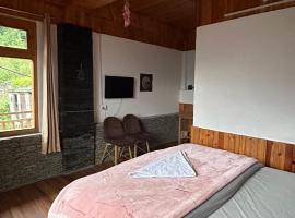 Sukoon Villa Wooden Home Stay, hotel in Jāmb