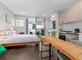 Bright Studio with Balcony near Coogee Beach