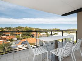 WELL55 - Ocean Outlook, Hotel in Mosman Park