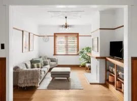 Charming 1930s Cottage Retreat I Pet Friendly Escape