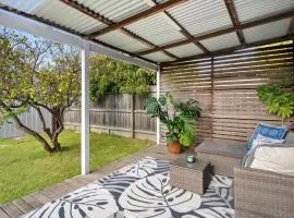 Charming 1930s Cottage Retreat I Pet Friendly Escape