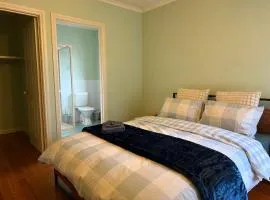 Private Rooms in Bentleigh 1 min to Train Station, Cafes and close to Monash Uni