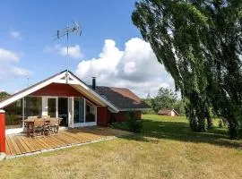 Lovely Summer House In A Town-Close Location