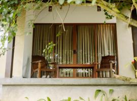 NatureSurf Villas - Private Garden Retreat at Hiriketiya Beach Yoga, Surf & Relaxation, hotel s parkov&aacute;n&iacute;m v destinaci Dikwella