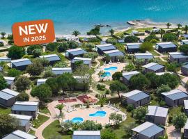 Aminess Planet Camping Holiday Homes Sirena, hotel v destinaci Novigrad – Istrie