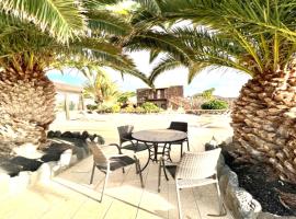 Confortable Alojamiento con Piscina y Estilo, hotel in Villaverde