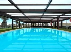 Confortable Alojamiento con Piscina y Estilo