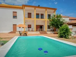 Casa Rural El Retiro en Villanueva del Rey con piscina privada, barbacoa y amplio patio