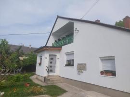 Jani vendégház Ground floor & Apartman, βίλα σε Balatonfüred