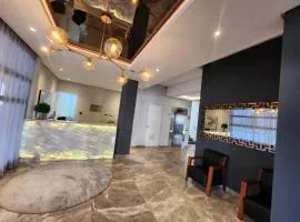 The paramount houghton Zayna