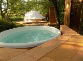 Tente luxe jacuzzi au bord des étangs