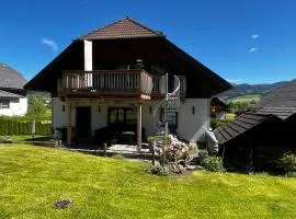 Stunning Luxury Holiday Accommodation, Sleeps 4, Living Room, Kitchen, Games Room and Bar