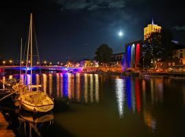 Cozy french apartment with a beautiful view, hotel di Agde