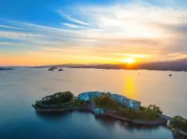 voco Thousand Island Lake by IHG