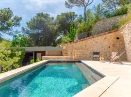 Maison vue colline au calme avec piscine