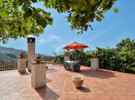 Agriturismo Etna-Mare, country house sa Piedimonte Etneo