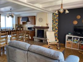 Peaceful house with private outdoor space, hotel v destinaci Le Vivier-sur-Mer