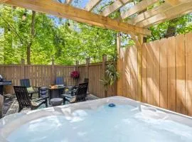 Hot Tub! Close to Cornell, Ithaca College, Commons!