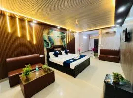 Hotel Happy Palace Opposite Saket Metro