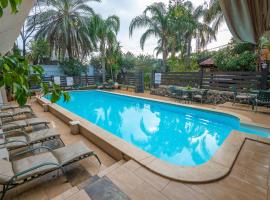 אביב בלב、ハッド・ネスのシャレー