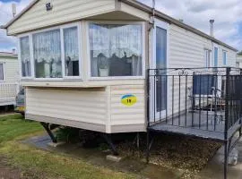 Beachside, Family-friendly, WiFi, 6 berth Caravan 19 in Ingoldmells