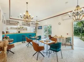 *NEW IN 2025* - Hotel Subra Atrium
