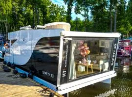 Houseboat- PerseuszOne