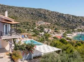 Coastal Paradise Found - Komis' Private Pool Retreat