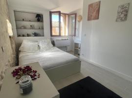 Maison calme et climatisée - Proche Nîmes & Arles, hotel v destinaci Saint-Gilles